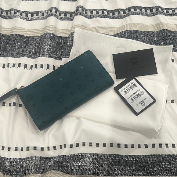 MCM Aren Zip Around Wallet in Monogram Leather - Picture 1 of 4